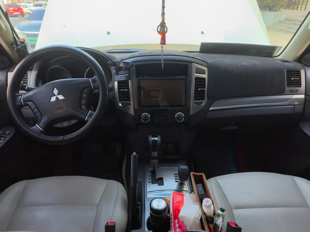 2020 Mitsubishi Pajero 3.0L 174HP V6 5AT,autocango,china used car exporter,china ev exporter,chinese used car exporter,chinese used ev exporter