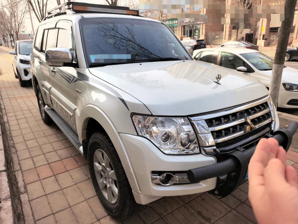 2020 Mitsubishi Pajero 3.0L 174HP V6 5AT,autocango,china used car exporter,china ev exporter,chinese used car exporter,chinese used ev exporter