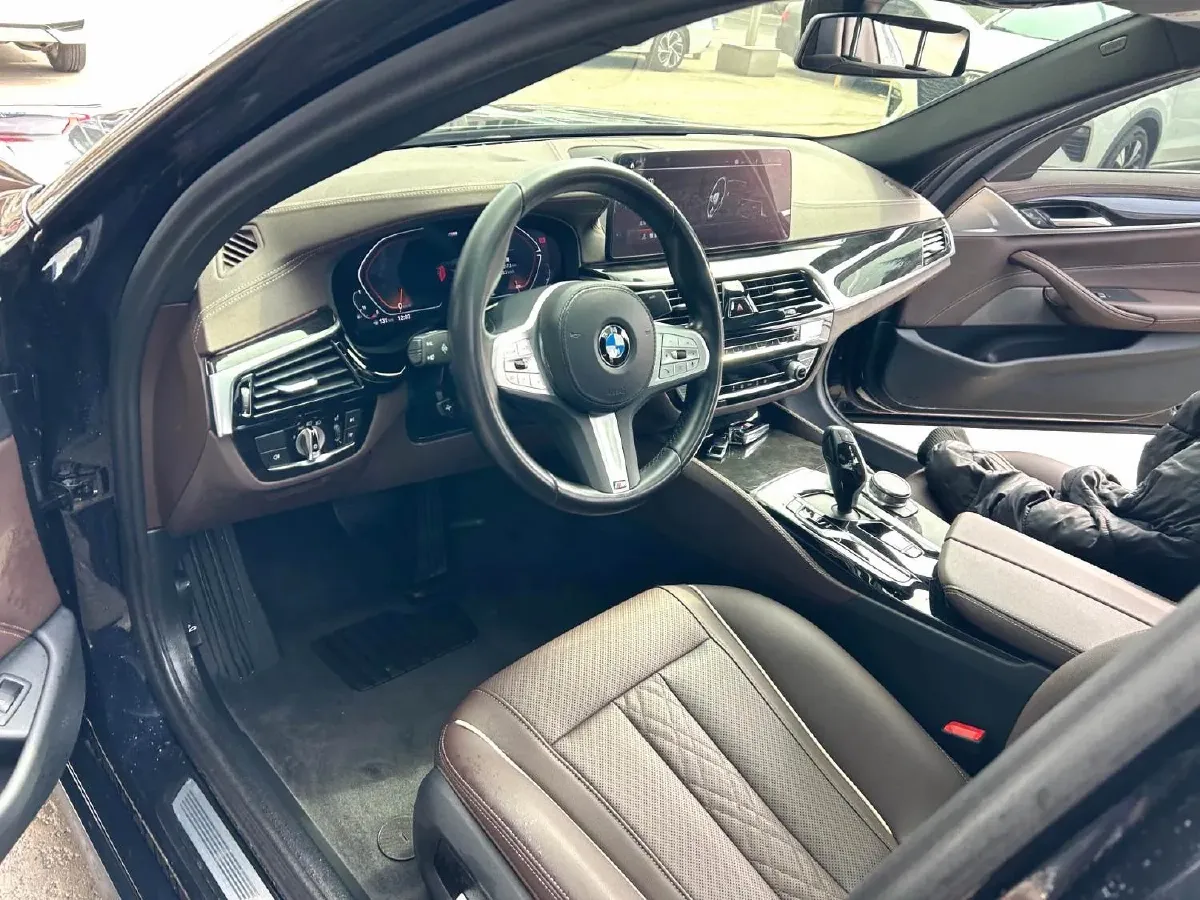 2022 BMW 5 Series 2.0T 184HP L4 8AT,autocango,china used car exporter,china ev exporter,chinese used car exporter,chinese used ev exporter