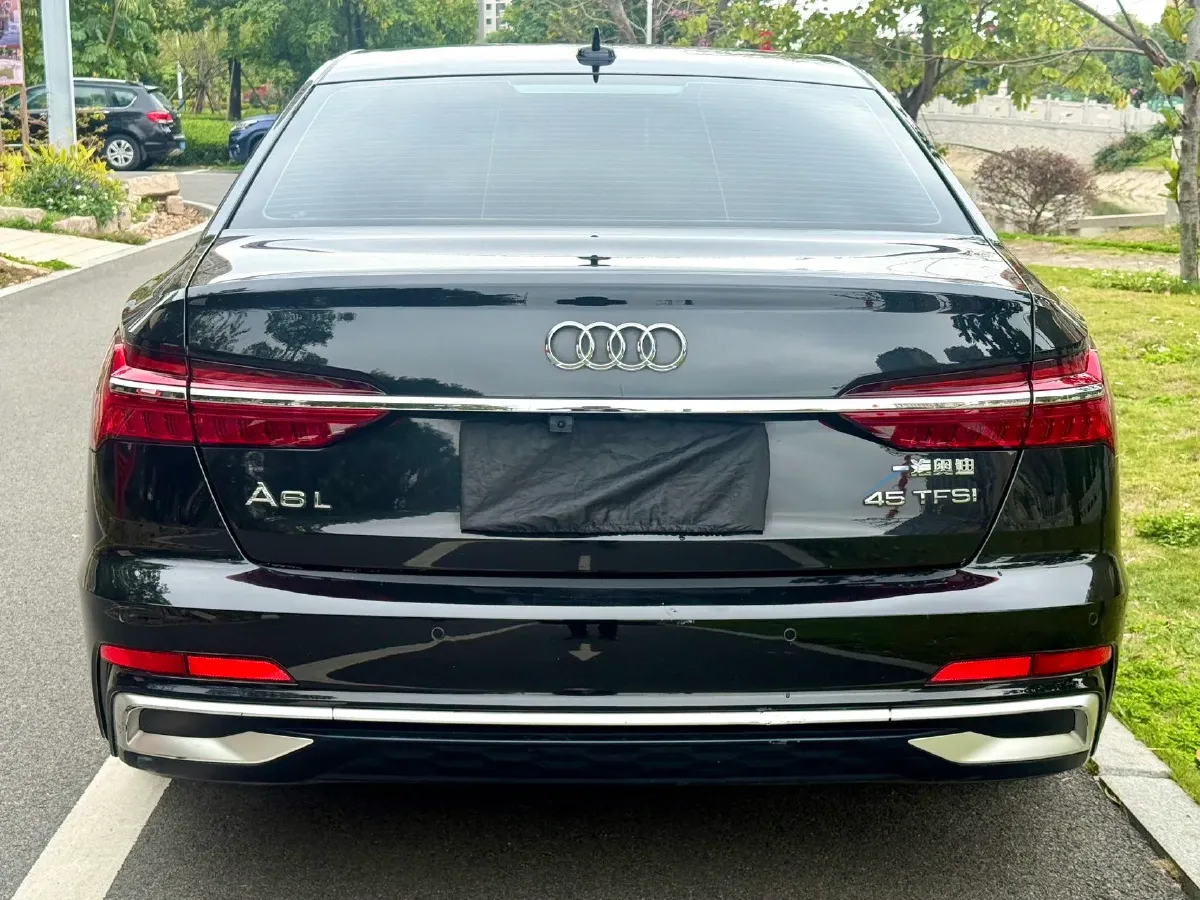 2023 Audi A6L 2.0T 245HP L4 7DCT,autocango,china used car exporter,china ev exporter,chinese used car exporter,chinese used ev exporter