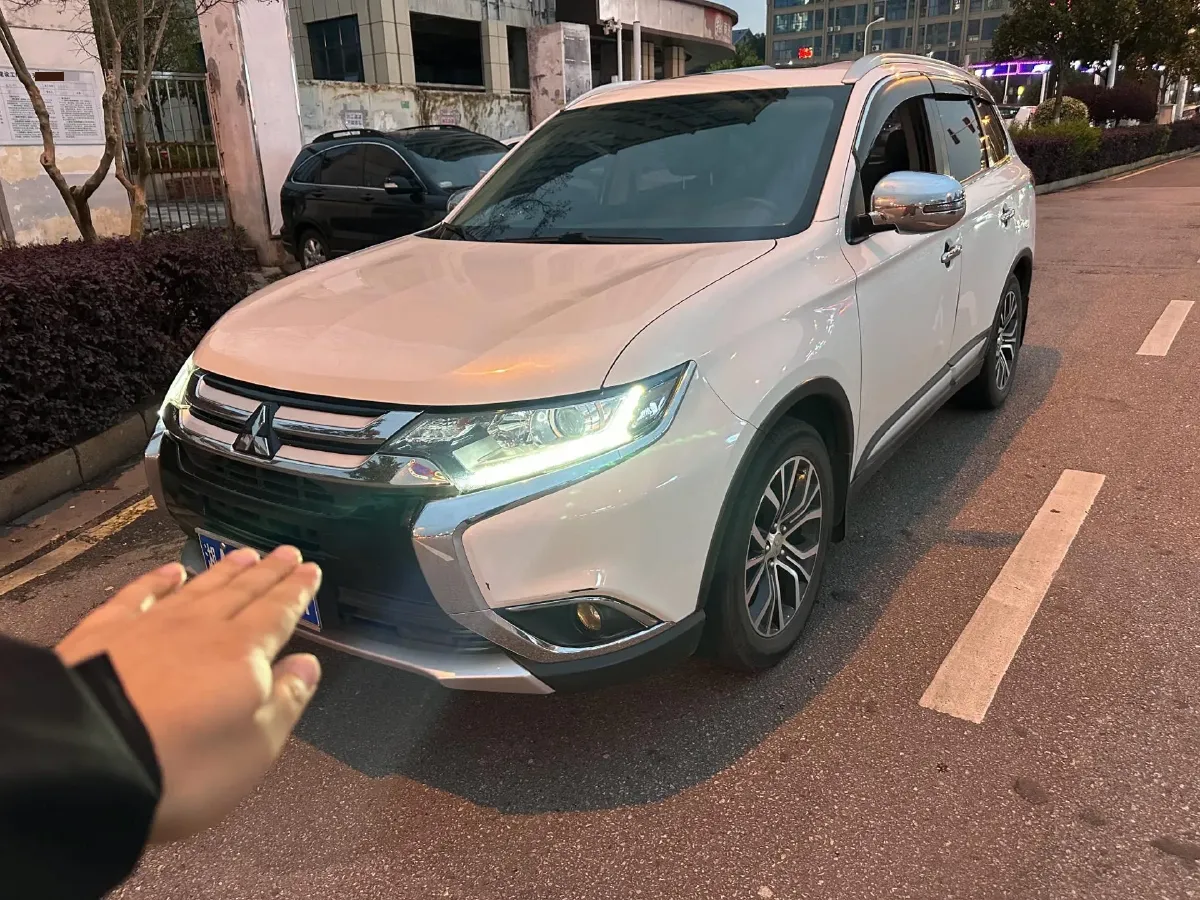 2018 Mitsubishi Outlander 2.0L 166HP L4 CVT,autocango,china used car exporter,china ev exporter,chinese used car exporter,chinese used ev exporter