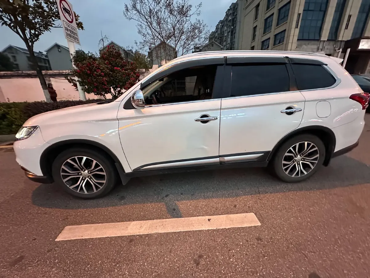 2018 Mitsubishi Outlander 2.0L 166HP L4 CVT,autocango,china used car exporter,china ev exporter,chinese used car exporter,chinese used ev exporter