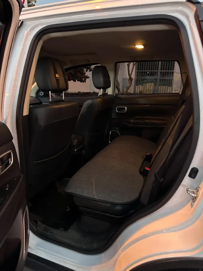 2018 Mitsubishi Outlander 2.0L 166HP L4 CVT,autocango,china used car exporter,china ev exporter,chinese used car exporter,chinese used ev exporter