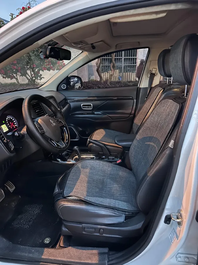 2018 Mitsubishi Outlander 2.0L 166HP L4 CVT,autocango,china used car exporter,china ev exporter,chinese used car exporter,chinese used ev exporter