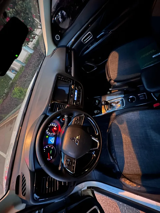 2018 Mitsubishi Outlander 2.0L 166HP L4 CVT,autocango,china used car exporter,china ev exporter,chinese used car exporter,chinese used ev exporter