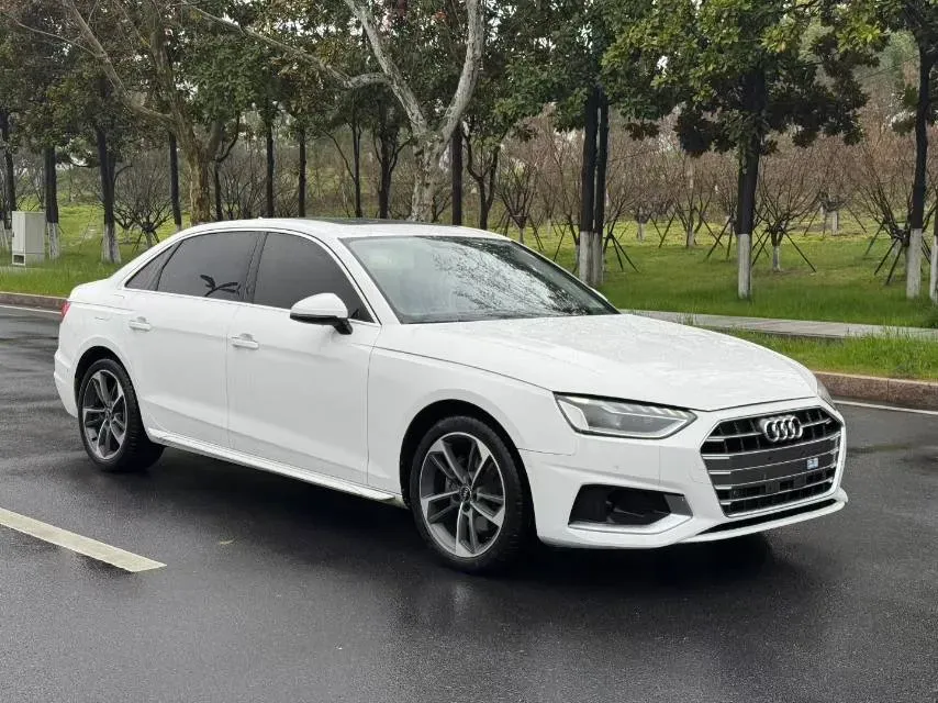 2022 Audi A4L 2.0T 190HP L4 7DCT,autocango,china used car exporter,china ev exporter,chinese used car exporter,chinese used ev exporter