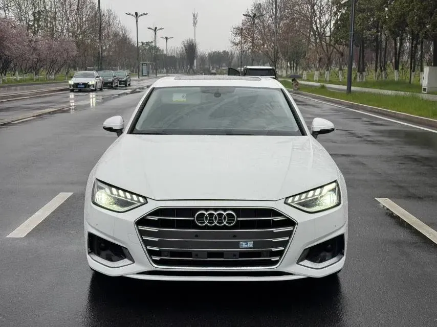2022 Audi A4L 2.0T 190HP L4 7DCT,autocango,china used car exporter,china ev exporter,chinese used car exporter,chinese used ev exporter