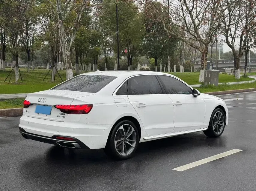 2022 Audi A4L 2.0T 190HP L4 7DCT,autocango,china used car exporter,china ev exporter,chinese used car exporter,chinese used ev exporter