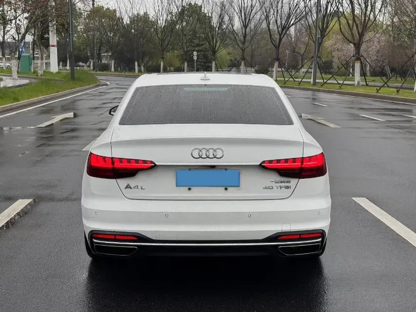 2022 Audi A4L 2.0T 190HP L4 7DCT,autocango,china used car exporter,china ev exporter,chinese used car exporter,chinese used ev exporter