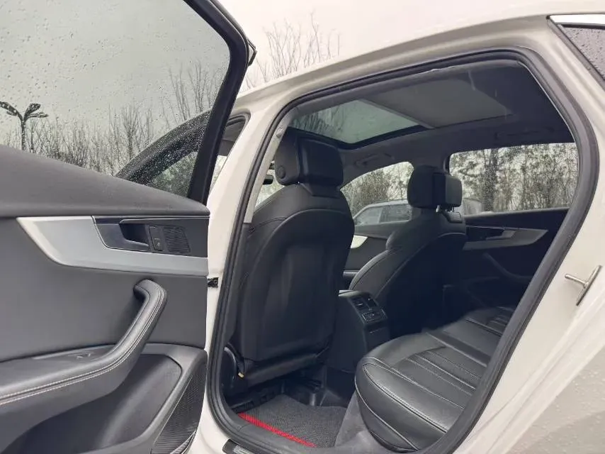 2022 Audi A4L 2.0T 190HP L4 7DCT,autocango,china used car exporter,china ev exporter,chinese used car exporter,chinese used ev exporter