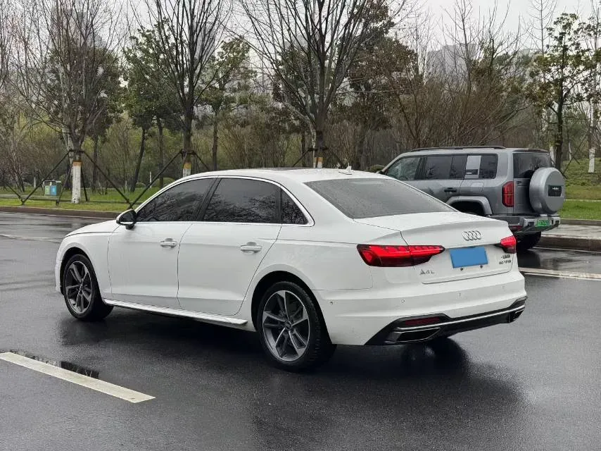 2022 Audi A4L 2.0T 190HP L4 7DCT,autocango,china used car exporter,china ev exporter,chinese used car exporter,chinese used ev exporter
