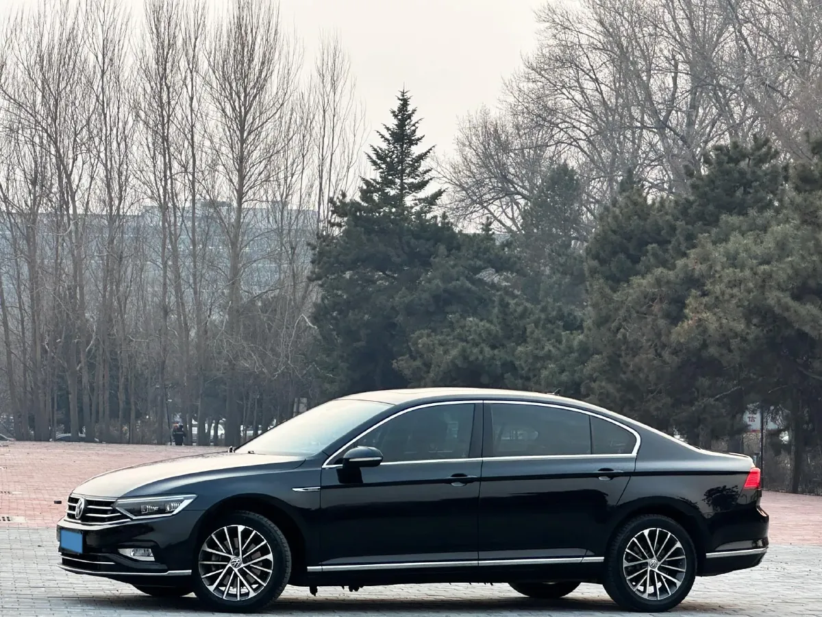 2020 Volkswagen Magotan 2.0T 186HP L4 7DCT,autocango,china used car exporter,china ev exporter,chinese used car exporter,chinese used ev exporter