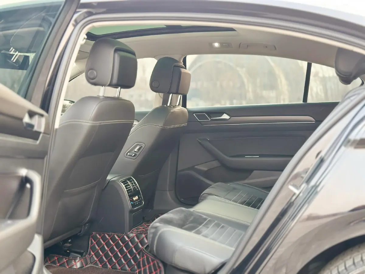 2020 Volkswagen Magotan 2.0T 186HP L4 7DCT,autocango,china used car exporter,china ev exporter,chinese used car exporter,chinese used ev exporter