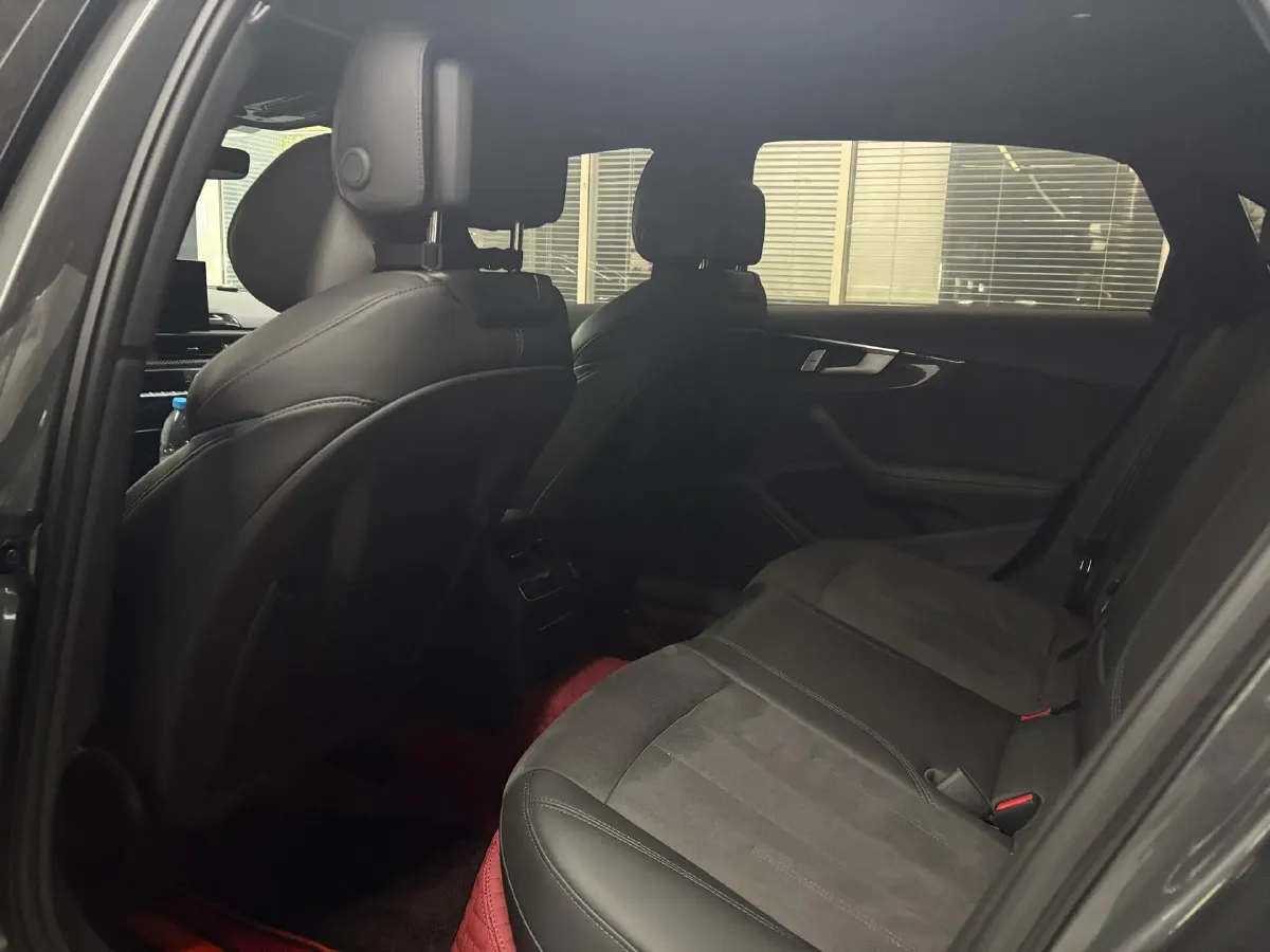 2024 Audi A4L 2.0T 245HP L4 7DCT,autocango,china used car exporter,china ev exporter,chinese used car exporter,chinese used ev exporter