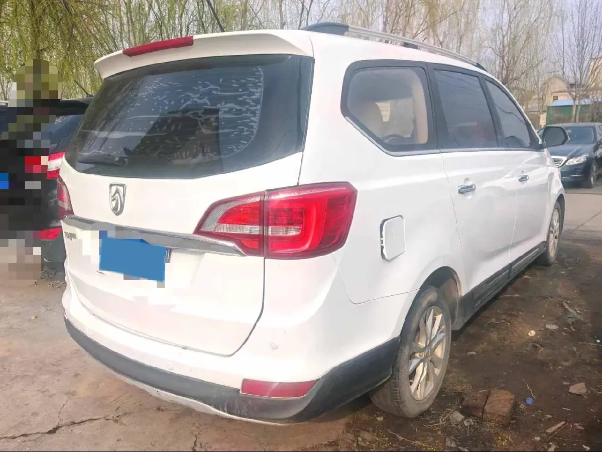 2016 BaoJun 560 1.5T 150HP L4 6MT,autocango,china used car exporter,china ev exporter,chinese used car exporter,chinese used ev exporter