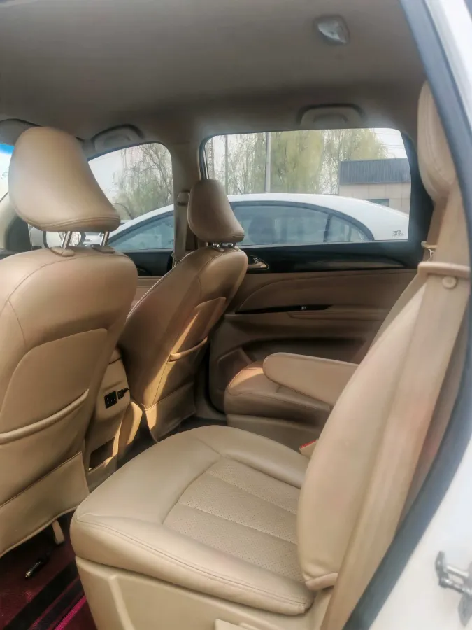 2016 BaoJun 560 1.5T 150HP L4 6MT,autocango,china used car exporter,china ev exporter,chinese used car exporter,chinese used ev exporter