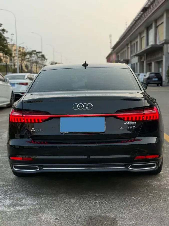 2022 Audi A6L 2.0T 224HP L4 7DCT,autocango,china used car exporter,china ev exporter,chinese used car exporter,chinese used ev exporter