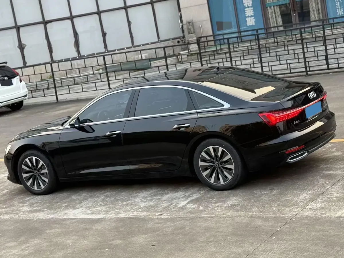 2022 Audi A6L 2.0T 224HP L4 7DCT,autocango,china used car exporter,china ev exporter,chinese used car exporter,chinese used ev exporter