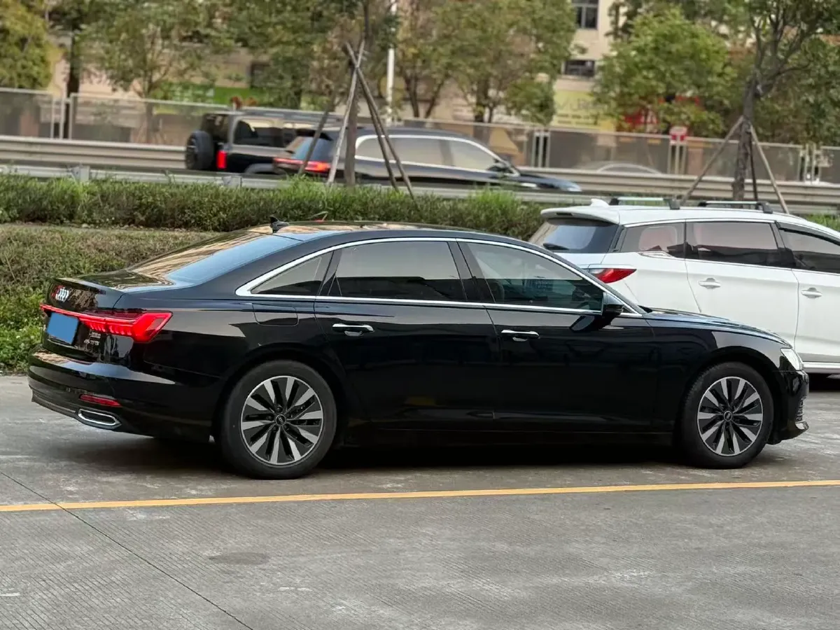 2022 Audi A6L 2.0T 224HP L4 7DCT,autocango,china used car exporter,china ev exporter,chinese used car exporter,chinese used ev exporter