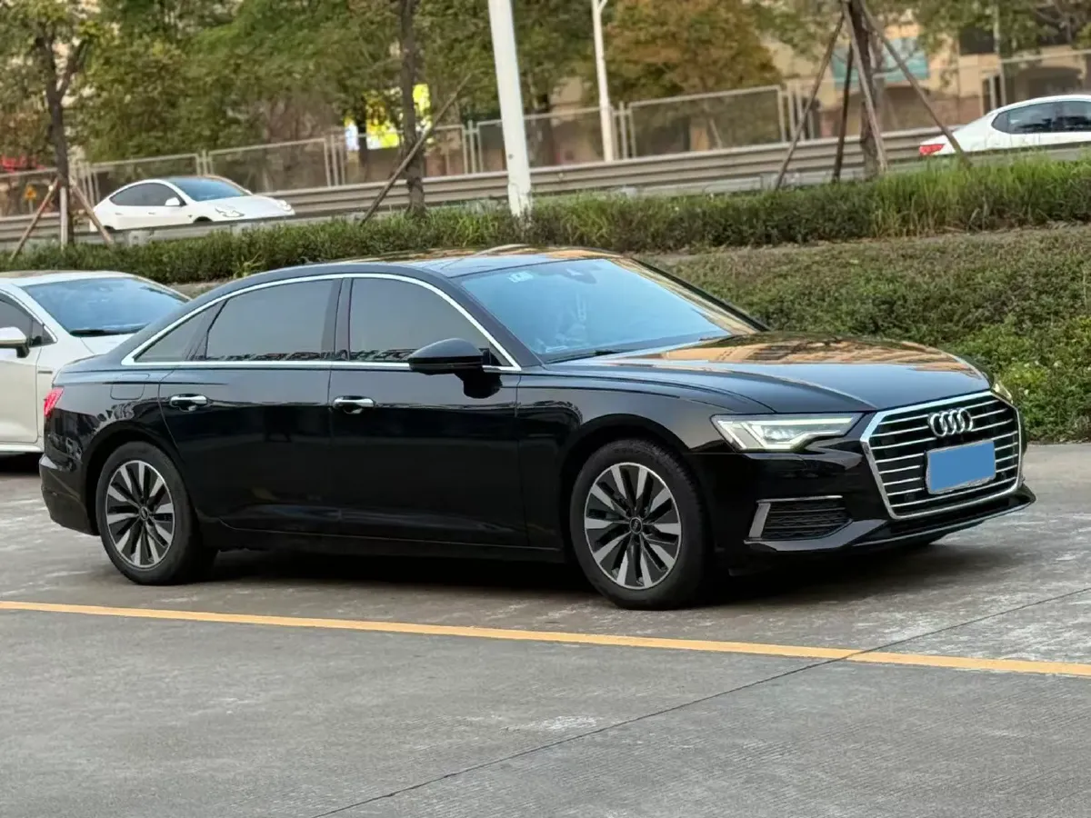 2022 Audi A6L 2.0T 224HP L4 7DCT,autocango,china used car exporter,china ev exporter,chinese used car exporter,chinese used ev exporter