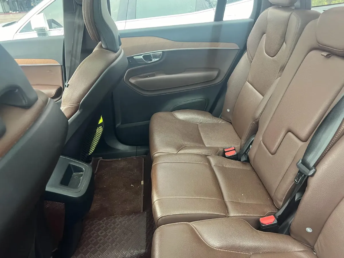 2023 Volvo XC90 2.0T 250HP L4 8AT,autocango,china used car exporter,china ev exporter,chinese used car exporter,chinese used ev exporter