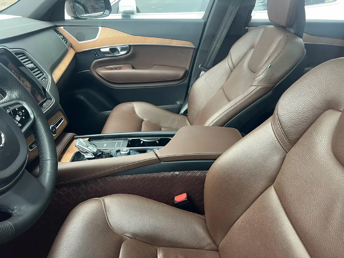2023 Volvo XC90 2.0T 250HP L4 8AT,autocango,china used car exporter,china ev exporter,chinese used car exporter,chinese used ev exporter