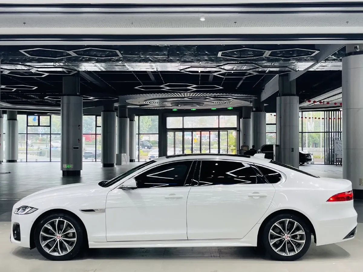2021 Jaguar XFL 2.0T 250HP L4 8AT,autocango,china used car exporter,china ev exporter,chinese used car exporter,chinese used ev exporter
