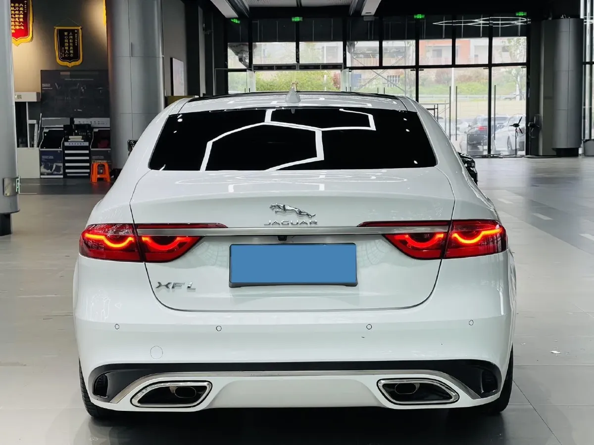 2021 Jaguar XFL 2.0T 250HP L4 8AT,autocango,china used car exporter,china ev exporter,chinese used car exporter,chinese used ev exporter