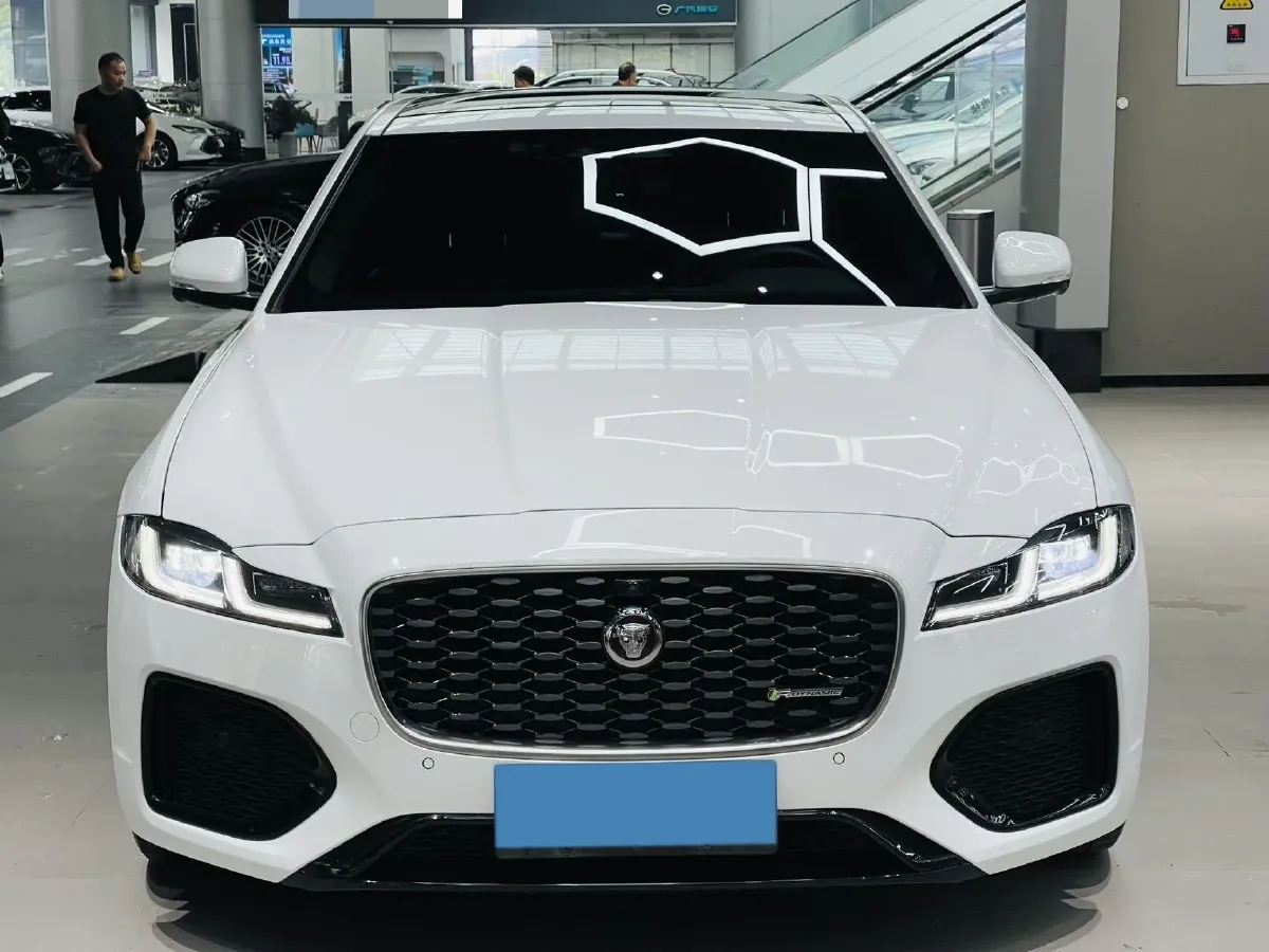 2021 Jaguar XFL 2.0T 250HP L4 8AT,autocango,china used car exporter,china ev exporter,chinese used car exporter,chinese used ev exporter