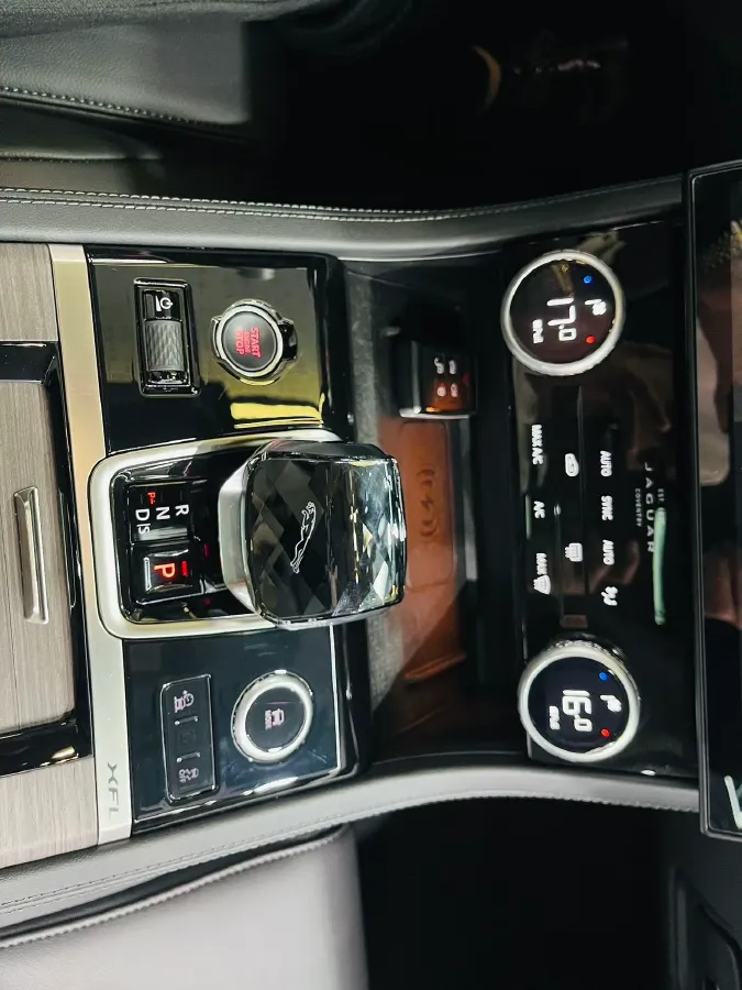 2021 Jaguar XFL 2.0T 250HP L4 8AT,autocango,china used car exporter,china ev exporter,chinese used car exporter,chinese used ev exporter