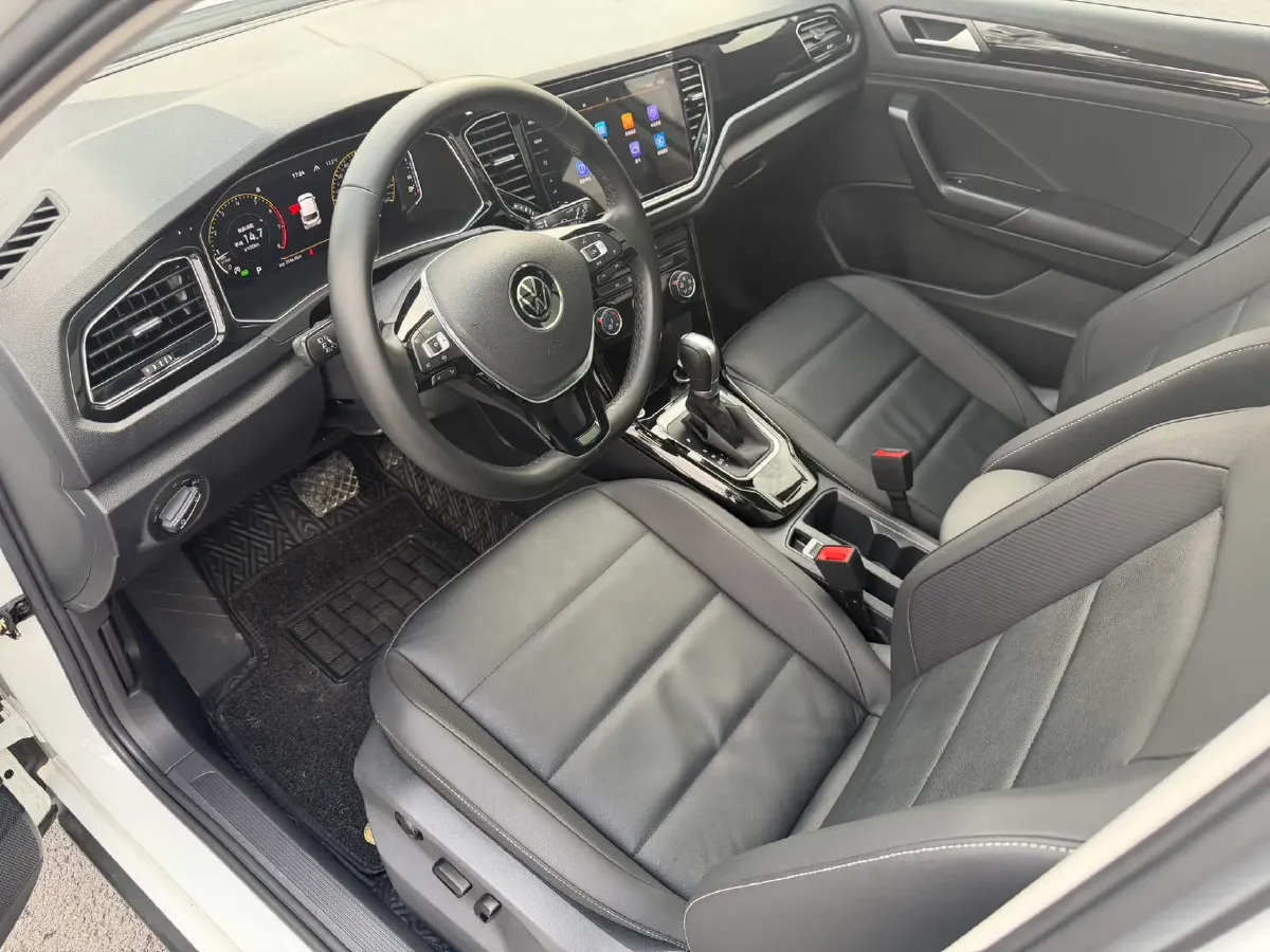 2022 Volkswagen T-Roc 1.4T 150HP L4 7DCT,autocango,china used car exporter,china ev exporter,chinese used car exporter,chinese used ev exporter