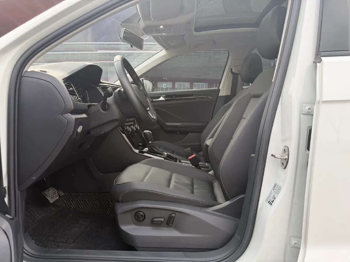 2022 Volkswagen T-Roc 1.4T 150HP L4 7DCT,autocango,china used car exporter,china ev exporter,chinese used car exporter,chinese used ev exporter