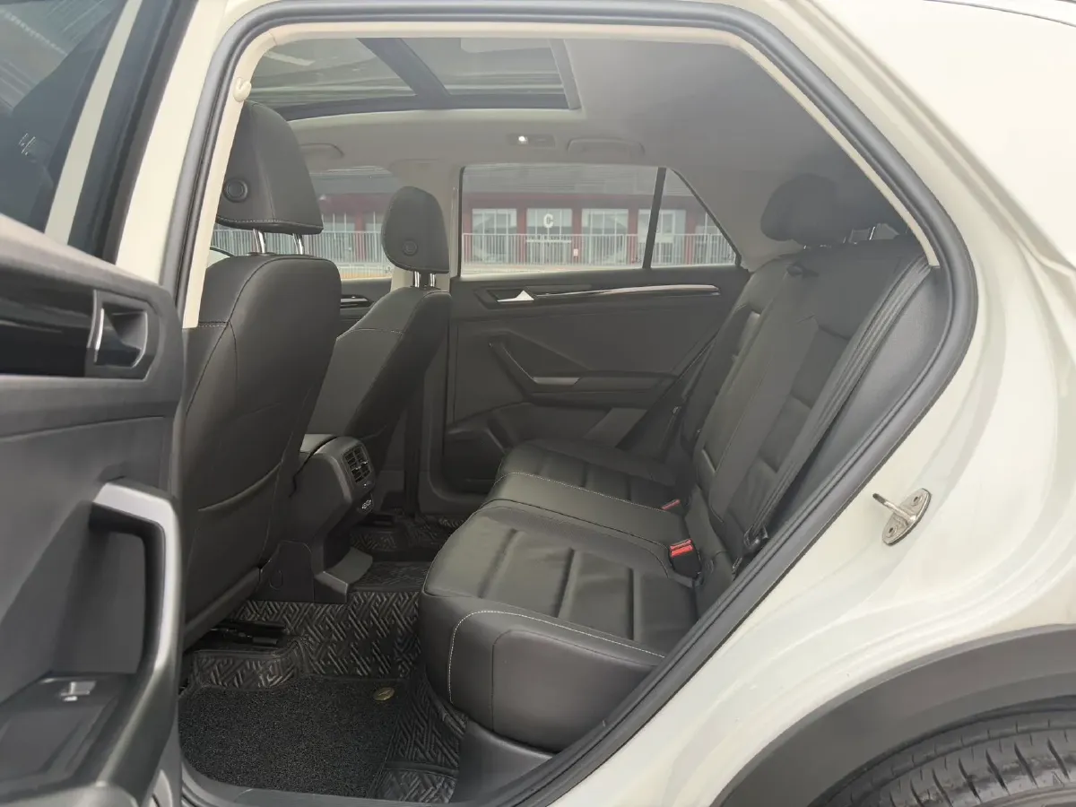 2022 Volkswagen T-Roc 1.4T 150HP L4 7DCT,autocango,china used car exporter,china ev exporter,chinese used car exporter,chinese used ev exporter