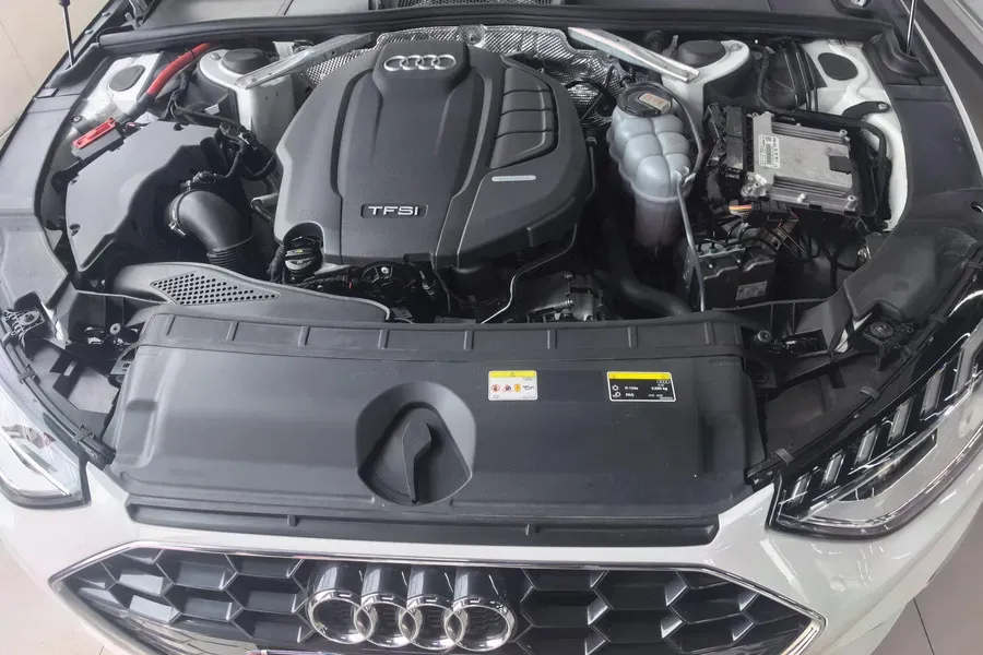 2020 Audi A4L 2.0T 190HP L4 7DCT,autocango,china used car exporter,china ev exporter,chinese used car exporter,chinese used ev exporter