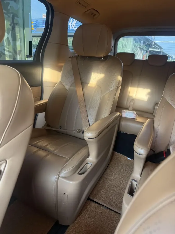 2022 Voyah Dream 1.5T 136HP L4 PHEV 25.57KWH,autocango,china used car exporter,china ev exporter,chinese used car exporter,chinese used ev exporter