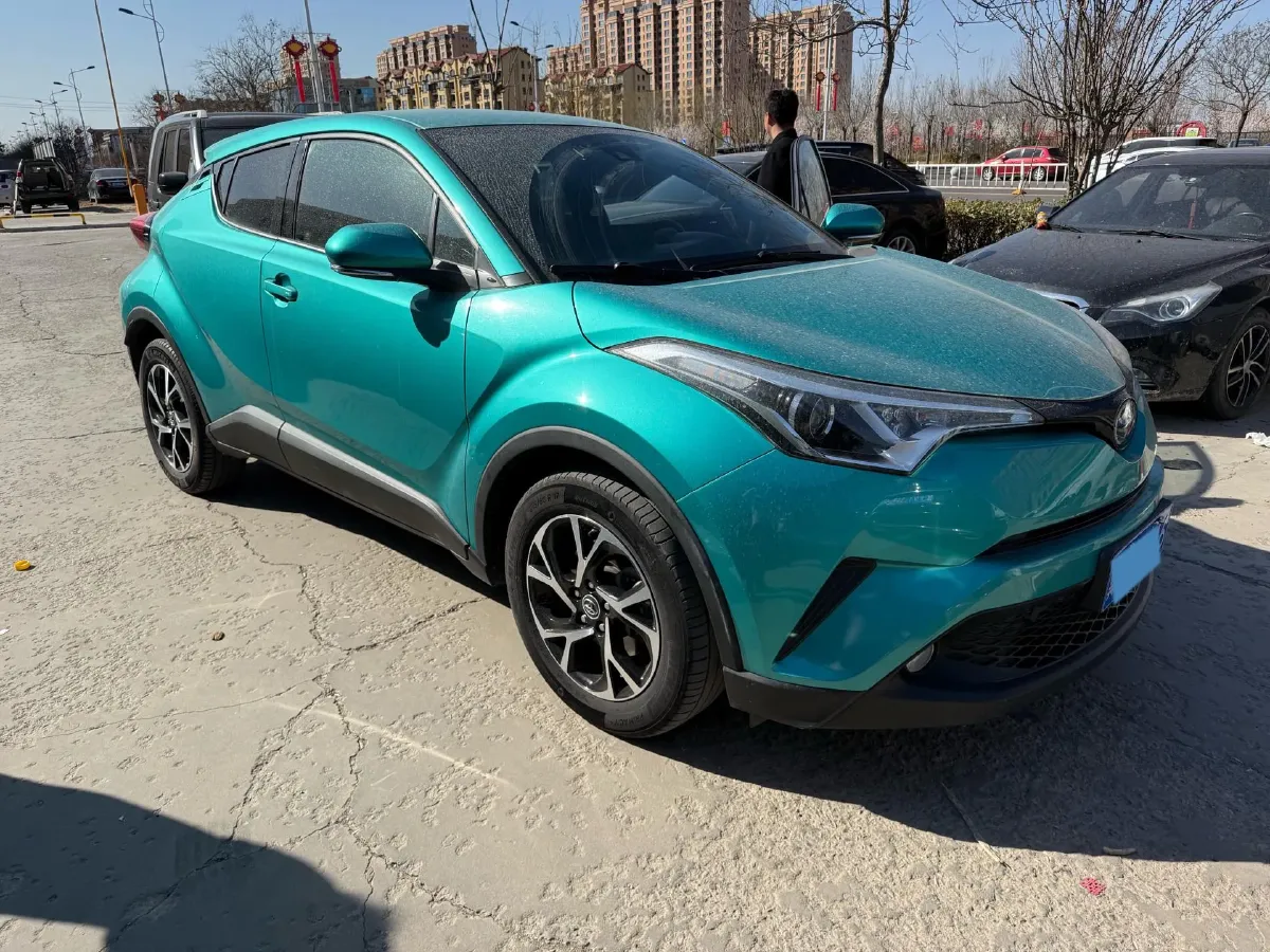 2018 Toyota C-HR 2.0L 171HP L4 CVT,autocango,china used car exporter,china ev exporter,chinese used car exporter,chinese used ev exporter