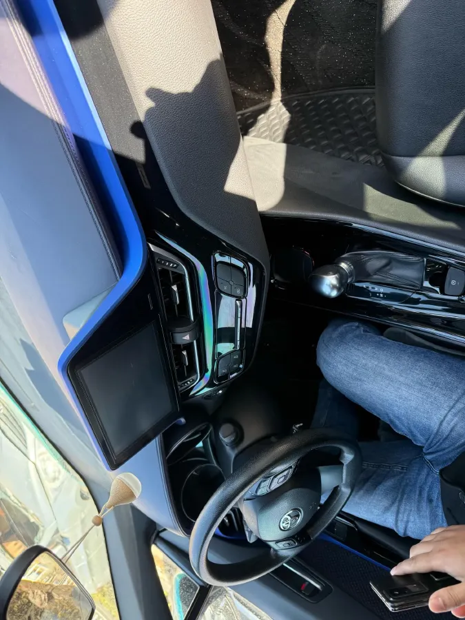 2018 Toyota C-HR 2.0L 171HP L4 CVT,autocango,china used car exporter,china ev exporter,chinese used car exporter,chinese used ev exporter