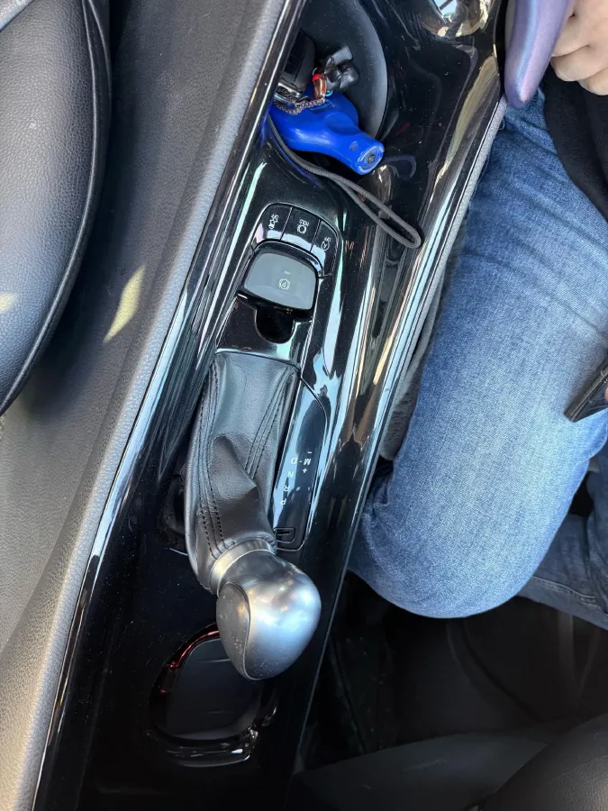 2018 Toyota C-HR 2.0L 171HP L4 CVT,autocango,china used car exporter,china ev exporter,chinese used car exporter,chinese used ev exporter