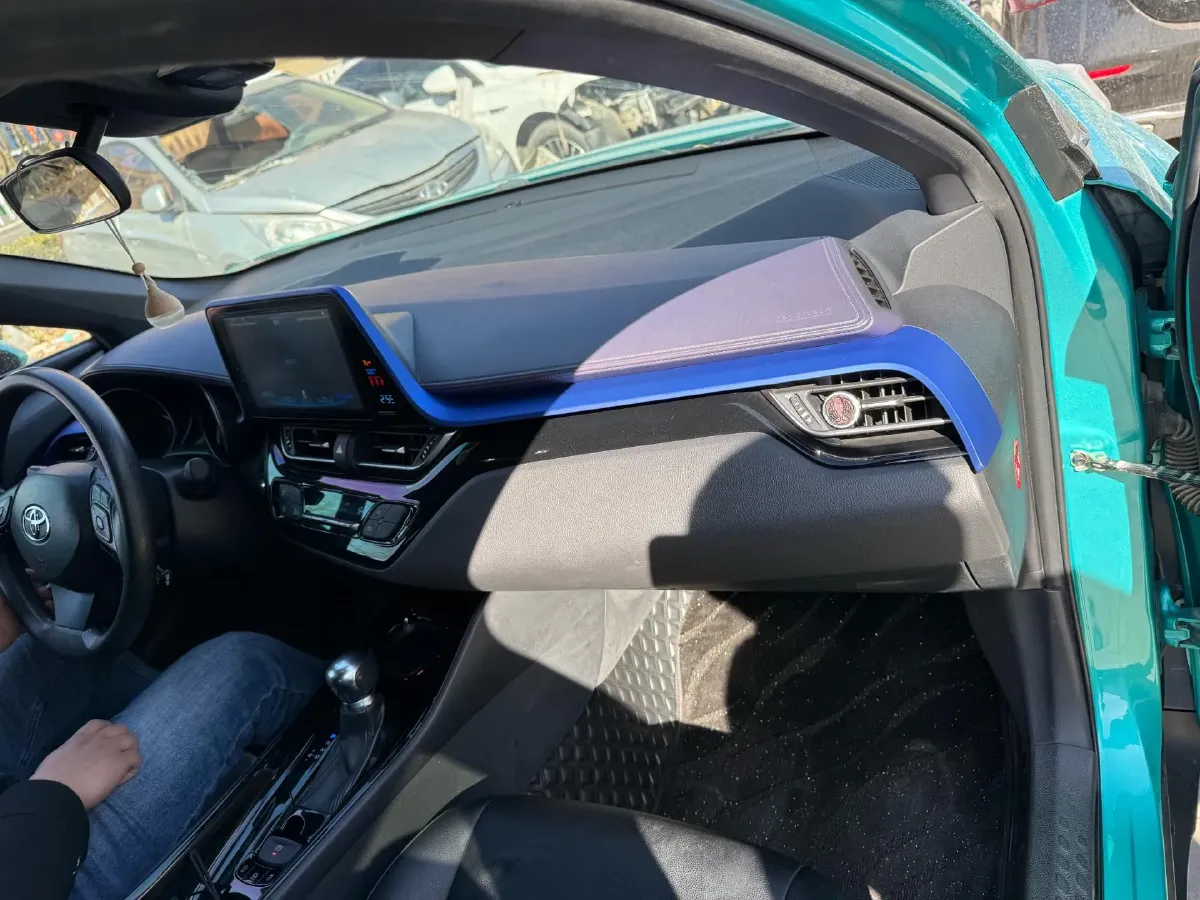 2018 Toyota C-HR 2.0L 171HP L4 CVT,autocango,china used car exporter,china ev exporter,chinese used car exporter,chinese used ev exporter