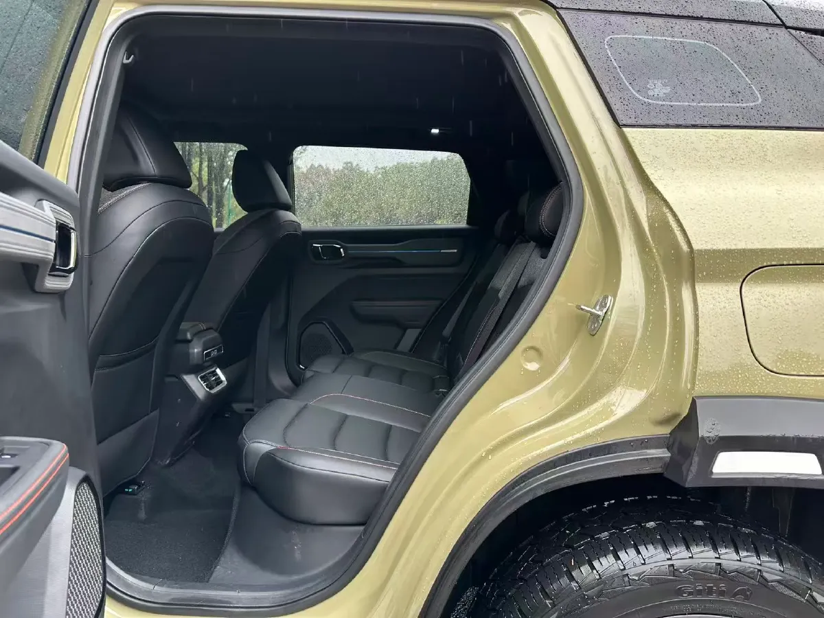 2025 Geely Cowboy 1.5T 181HP L4 7DCT,autocango,china used car exporter,china ev exporter,chinese used car exporter,chinese used ev exporter