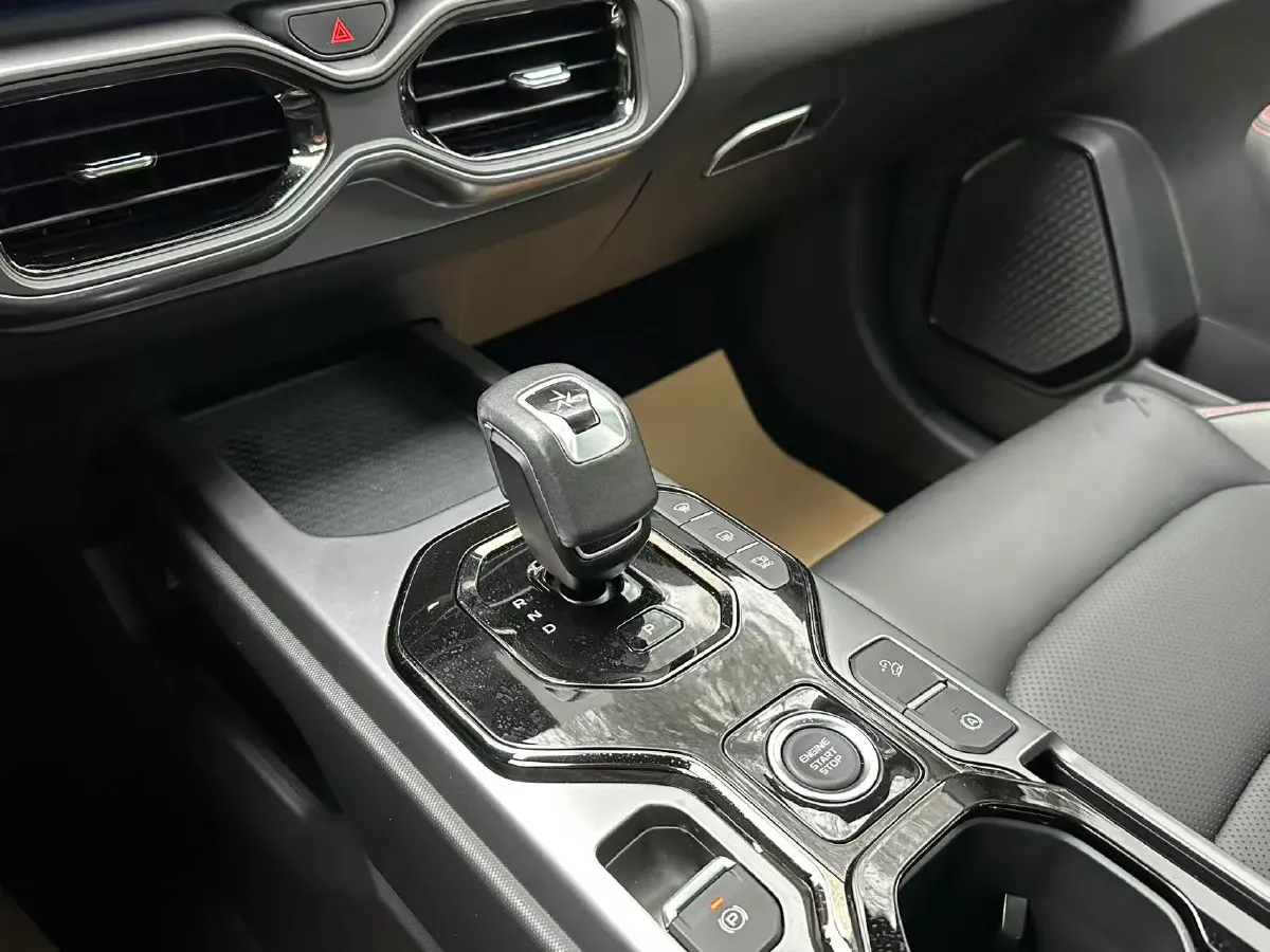 2025 Geely Cowboy 1.5T 181HP L4 7DCT,autocango,china used car exporter,china ev exporter,chinese used car exporter,chinese used ev exporter