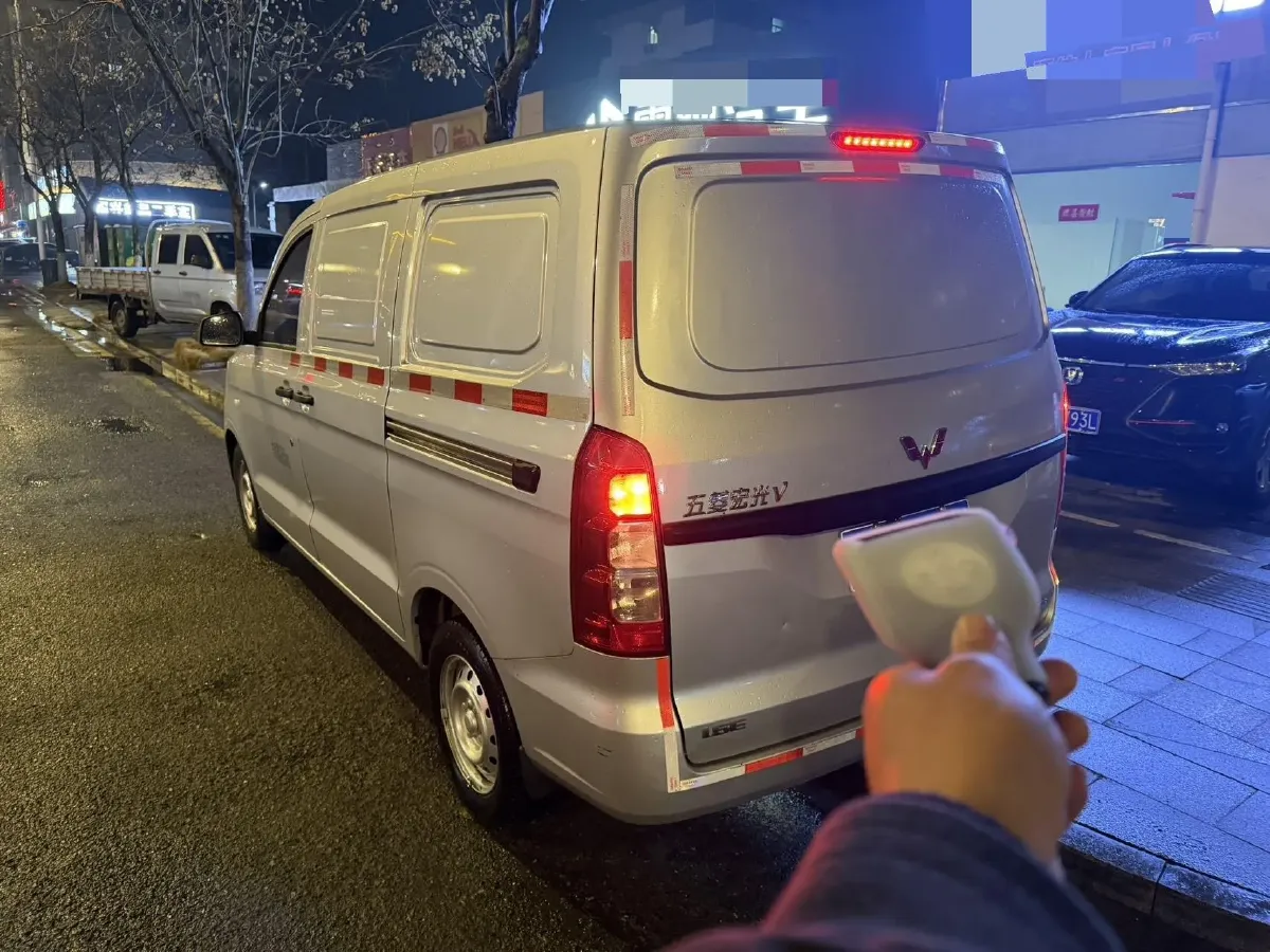 2022 WuLing HongGuang V 1.5L 99HP L4 6MT,autocango,china used car exporter,china ev exporter,chinese used car exporter,chinese used ev exporter