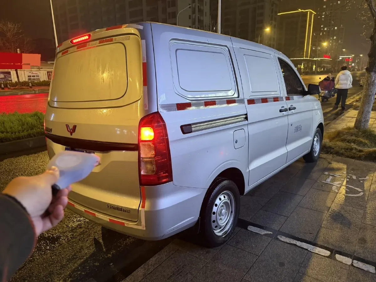 2022 WuLing HongGuang V 1.5L 99HP L4 6MT,autocango,china used car exporter,china ev exporter,chinese used car exporter,chinese used ev exporter