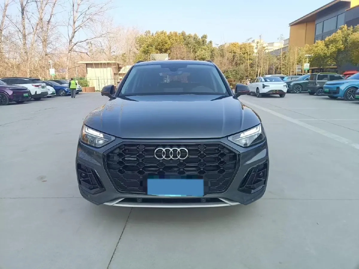 2022 Audi Q5L 2.0T 252HP L4 7DCT,autocango,china used car exporter,china ev exporter,chinese used car exporter,chinese used ev exporter