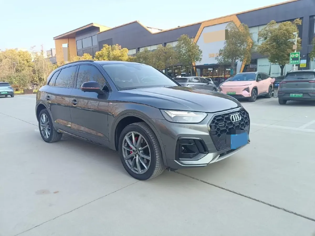 2022 Audi Q5L 2.0T 252HP L4 7DCT,autocango,china used car exporter,china ev exporter,chinese used car exporter,chinese used ev exporter