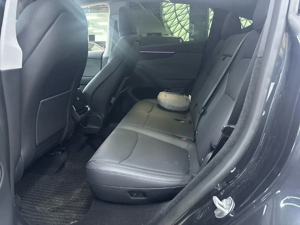 2025 Tesla Model Y BEV 62.5KWH,autocango,china used car exporter,china ev exporter,chinese used car exporter,chinese used ev exporter