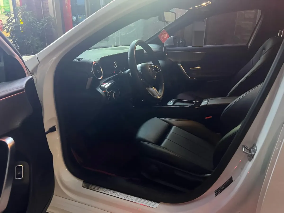 2024 Mercedes-Benz A Class 1.3T 136HP L4 7DCT,autocango,china used car exporter,china ev exporter,chinese used car exporter,chinese used ev exporter