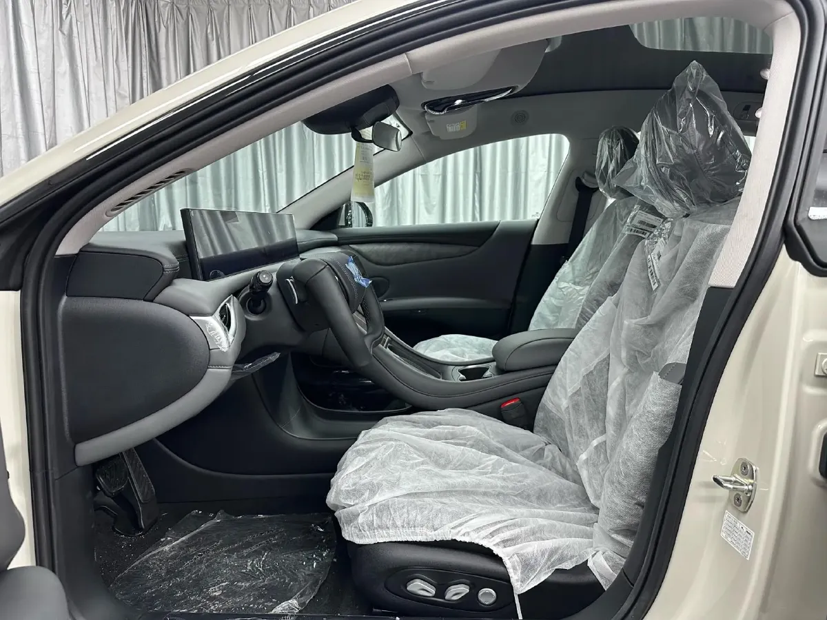 2024 IM L6 BEV 75KWH,autocango,china used car exporter,china ev exporter,chinese used car exporter,chinese used ev exporter