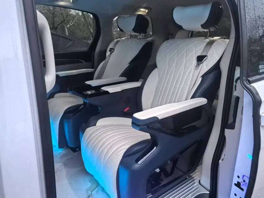 2023 Buick GL8 2.0T 237HP L4 9AT,autocango,china used car exporter,china ev exporter,chinese used car exporter,chinese used ev exporter