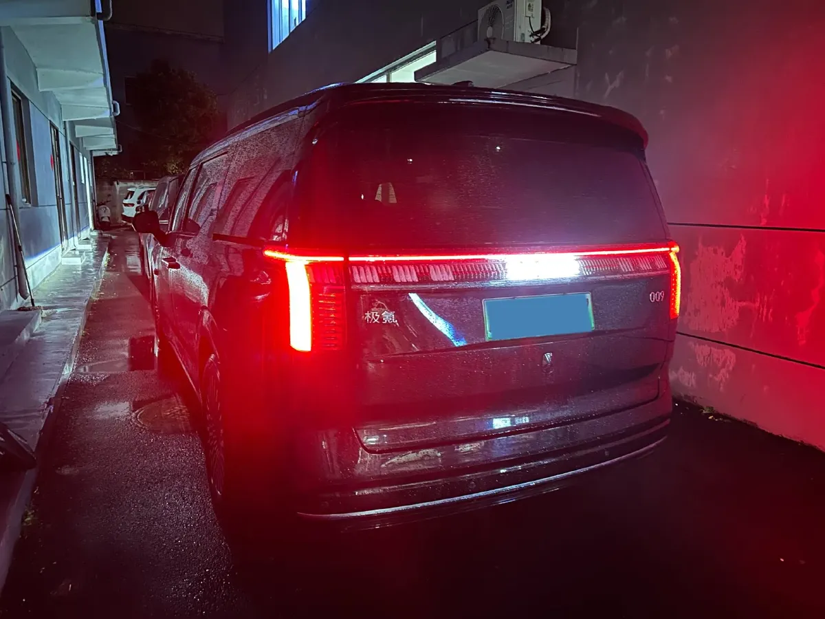 2022 Zeekr 009 BEV 116KWH,autocango,china used car exporter,china ev exporter,chinese used car exporter,chinese used ev exporter